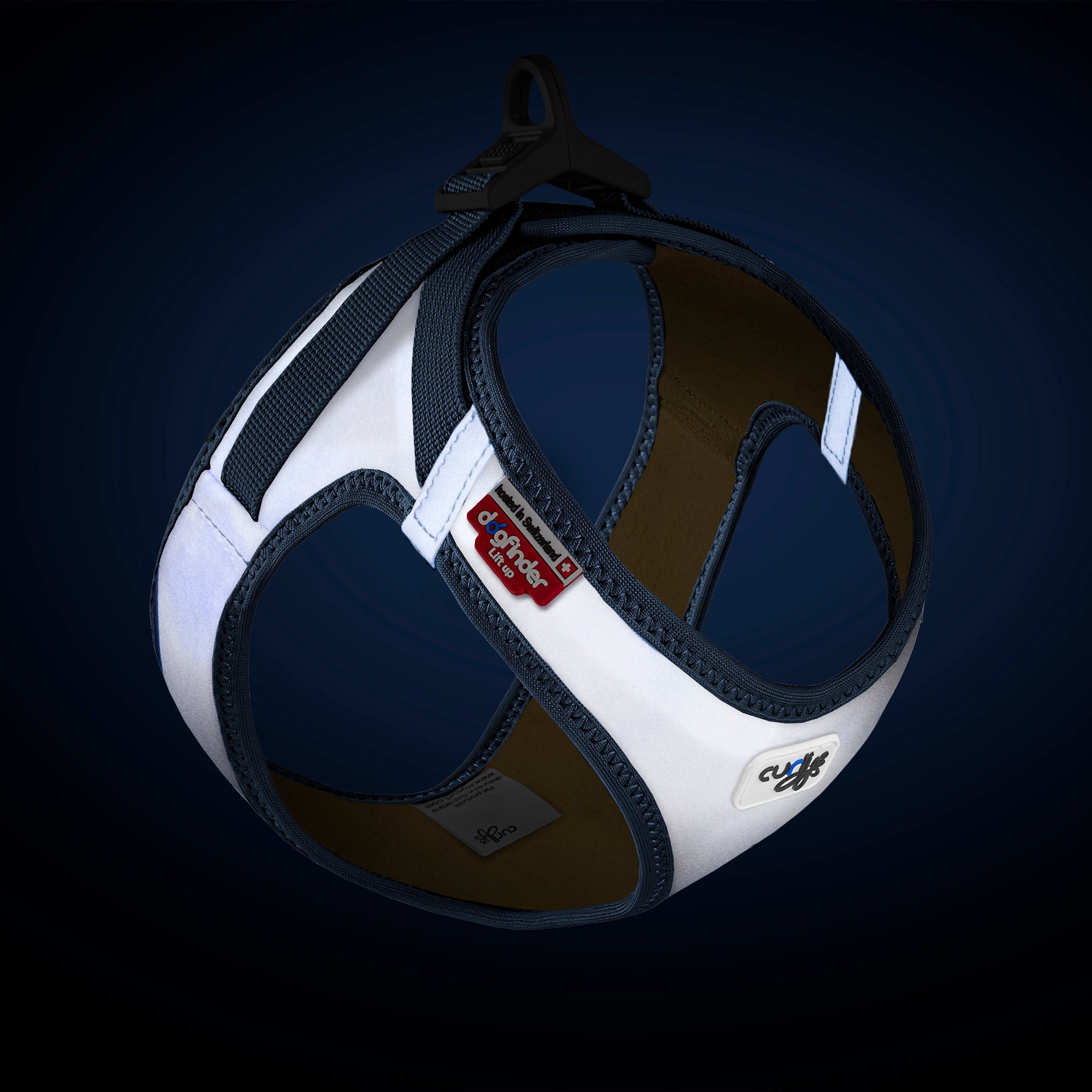 Hochwertiges reflektierendes Hundegeschirr für Spaziergänge bei Dunkelheit, leuchtet im Scheinwerferlicht