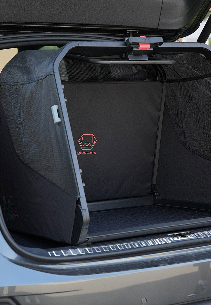 Teilweise aufgeklappte FlexBox Pro mit gut sichtbarer Innenpolsterung und Sicherheitsstruktur